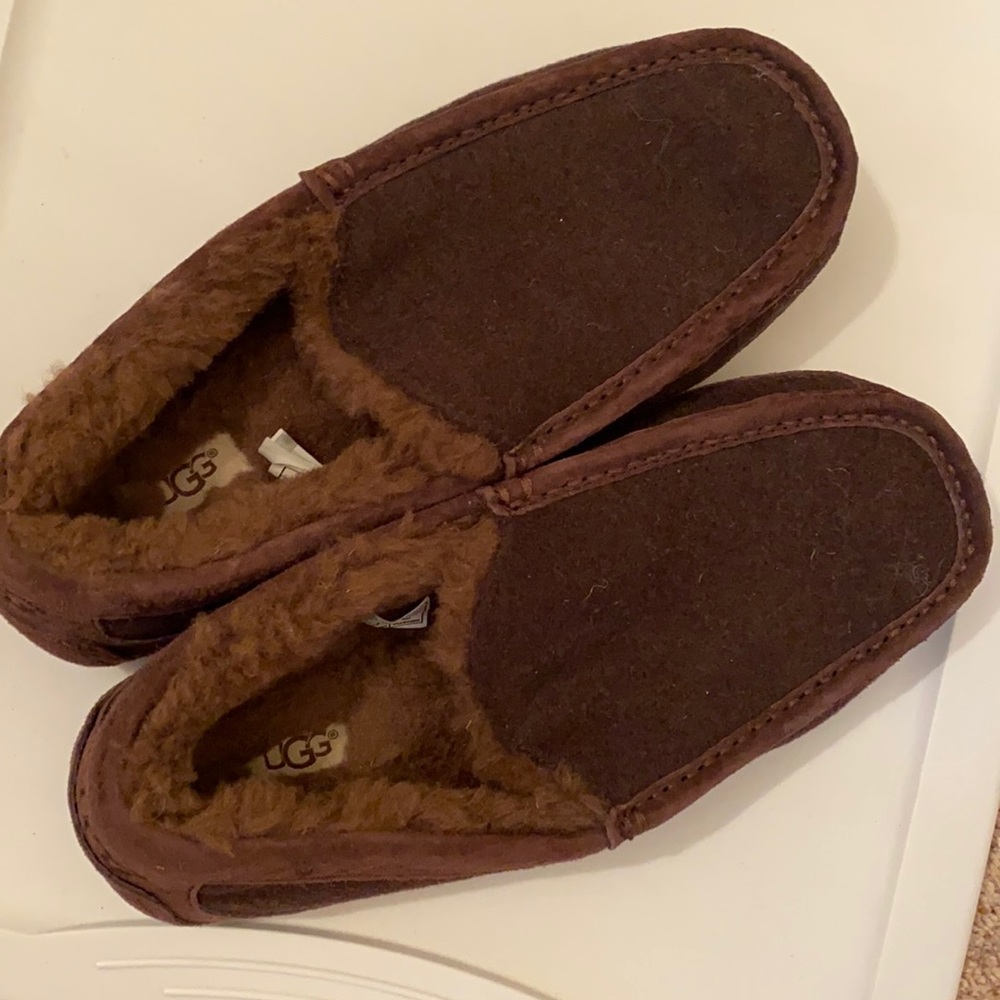 UGG Men’s slippers Sz 10 barely worn